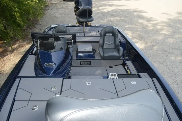 Slide: The Image of Falcon Boats F21 Predator 2025 - 14