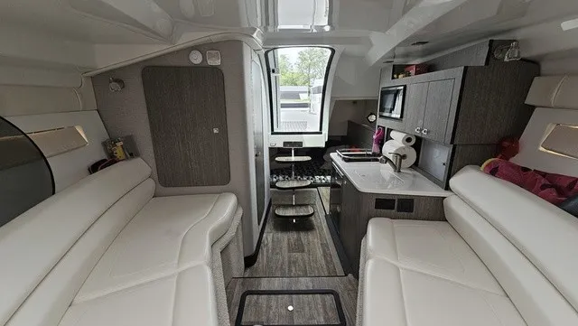 Slide: The Image of Monterey 295 Sport Yacht 2021 - 16