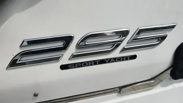 Slide: The Image of Monterey 295 Sport Yacht 2021 - 23