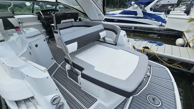 Slide: The Image of Monterey 295 Sport Yacht 2021 - 7