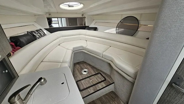 Slide: The Image of Monterey 295 Sport Yacht 2021 - 14