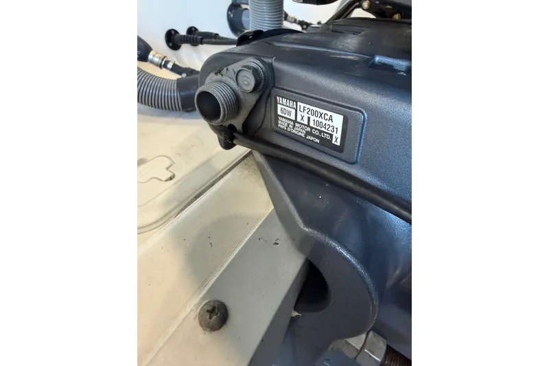 Slide: The Image of Yamaha LF200XCA engine on 2018 Sea Hunt Gamefish 27 boat, close-up view. - 13