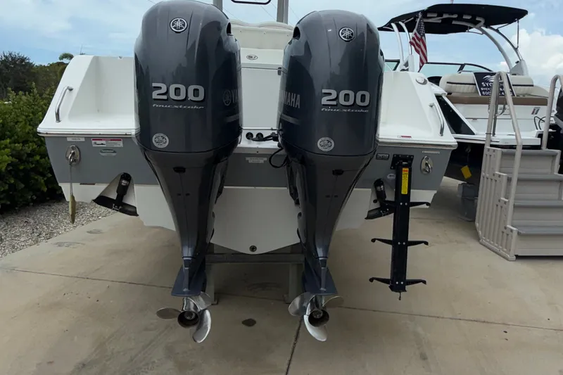 Slide: The Image of 2018 Sea Hunt Gamefish 27 with twin Yamaha 200 outboard engines. - 19