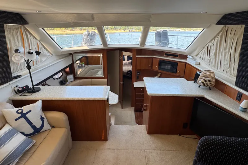 Slide: The Image of Interior of 2000 Carver 406 Aft Cabin Motor Yacht with modern amenities. - 19