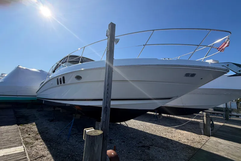Slide: The Image of 2007 Sea Ray 40 Sundancer yacht docked under bright sunlight. - 4