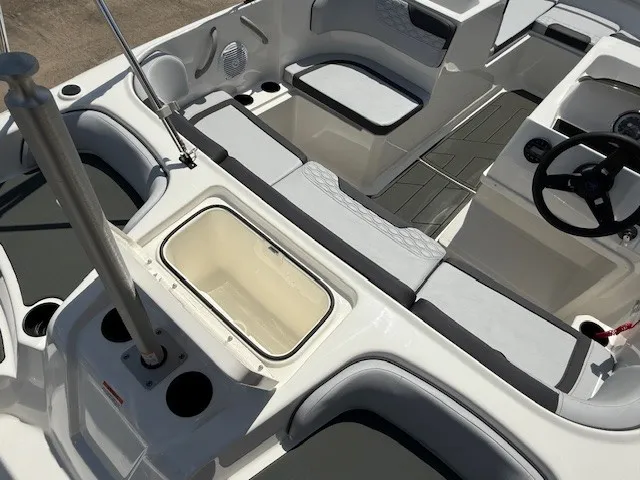 Slide: The Image of Bayliner 170EL 2026 - 11
