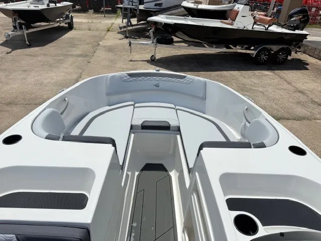 Slide: The Image of Bayliner 170EL 2026 - 18