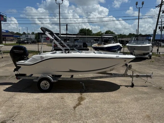 Slide: The Image of Bayliner 170EL 2026 - 6