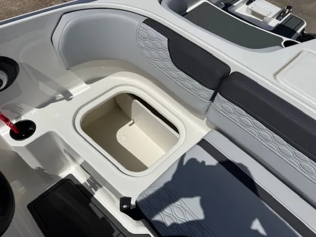 Slide: The Image of Bayliner 170EL 2026 - 14