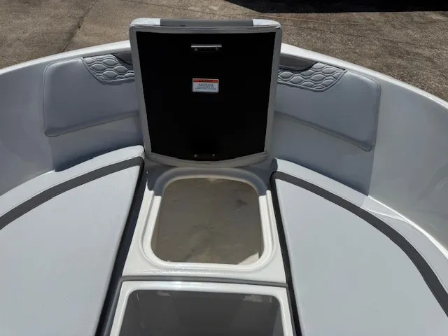 Slide: The Image of Bayliner 170EL 2026 - 15