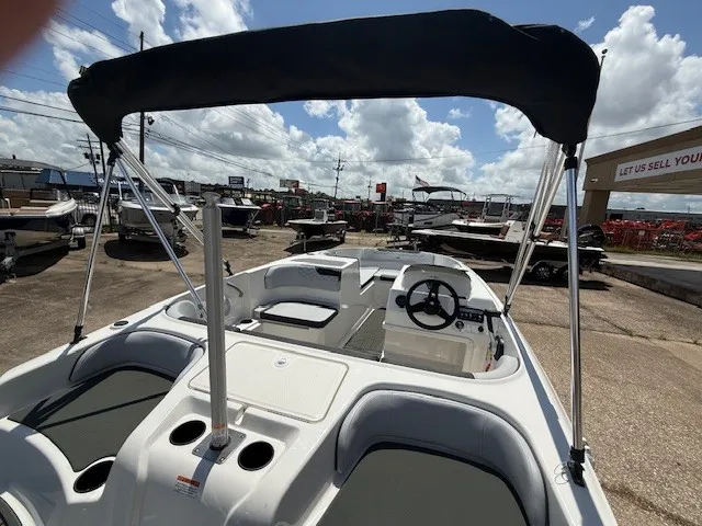 Slide: The Image of Bayliner 170EL 2026 - 9