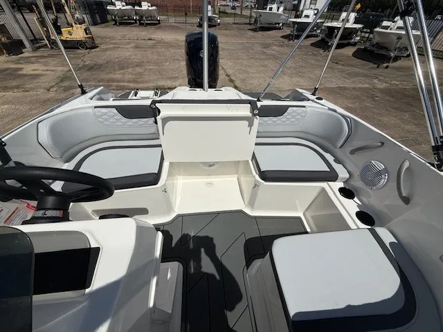 Slide: The Image of Bayliner 170EL 2026 - 12