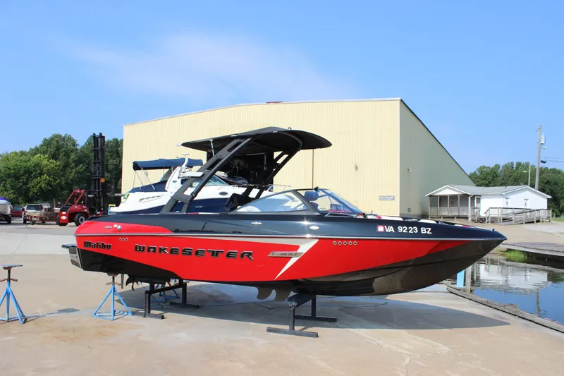 The Image of 2015 Malibu Wakesetter 22 VLX boat on display at a marina. - 0