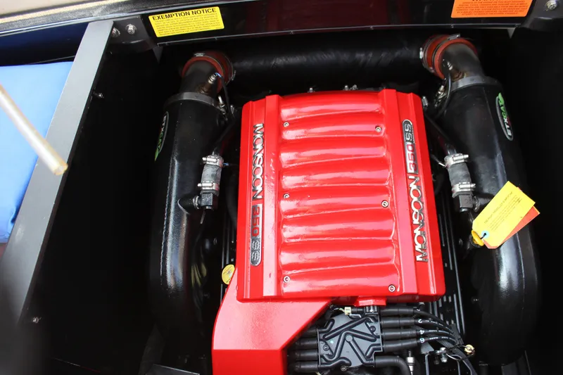 Slide: The Image of 2015 Malibu Wakesetter 22 VLX engine, featuring a Monsoon 350 SS motor. - 17