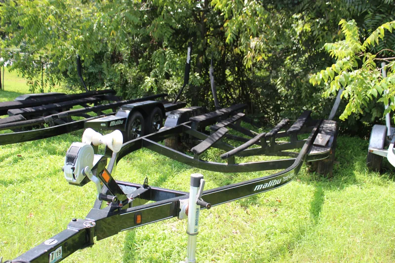 Slide: The Image of Trailer for 2015 Malibu Wakesetter 22 VLX on grassy area. - 42