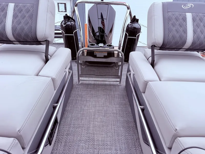 Slide: The Image of Barletta Lusso 23M 2024 - 17