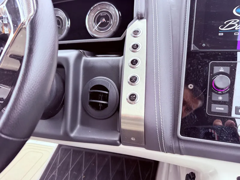 Slide: The Image of Barletta Lusso 23M 2024 - 18
