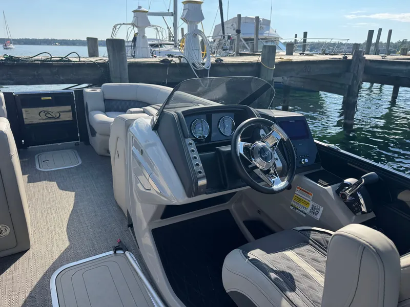 Slide: The Image of The image shows the cockpit of a 2024 Barletta Lusso 23M with a modern helm. - 0