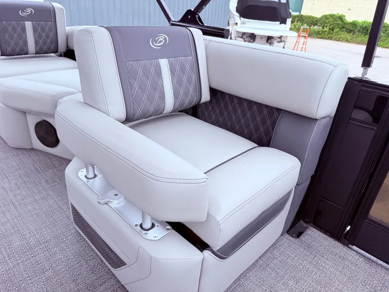 Slide: The Image of Barletta Lusso 23M 2024 - 22