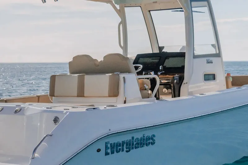 Slide: The Image of Everglades 285 Center Console 2027 - 3