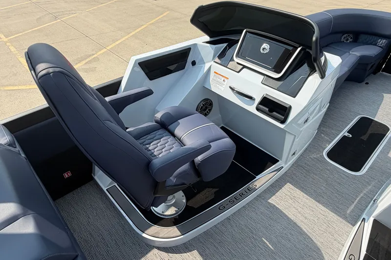 Slide: The Image of Captain's seat and dashboard of 2027 Sylvan G5 LZ DC boat, featuring modern design. - 18