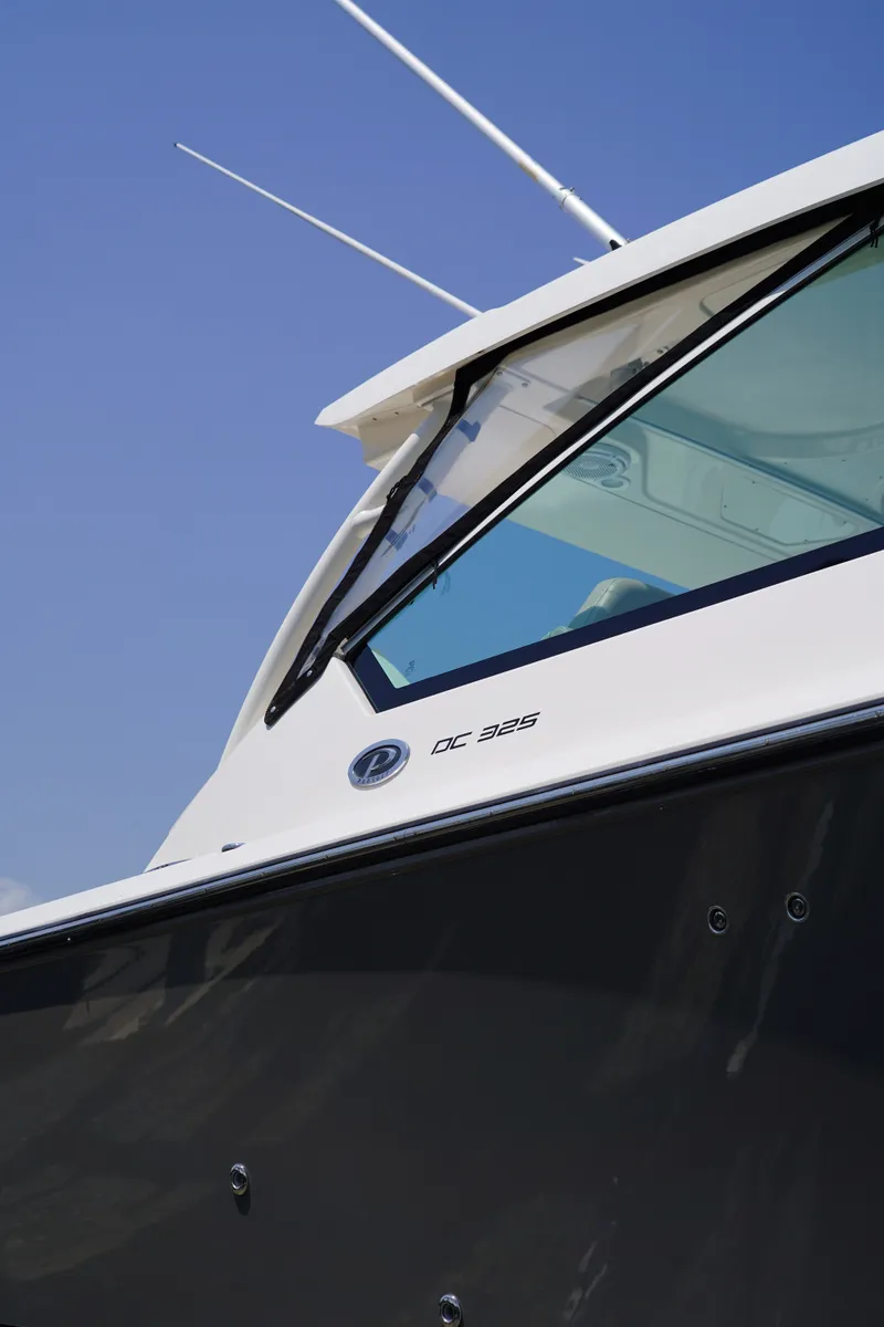 Slide: The Image of Pursuit DC 325 Dual Console 2015 - 160