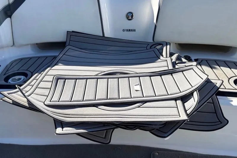 Slide: The Image of Yamaha Boats AR240 HO 2015 with custom deck mats on the swim platform. - 4