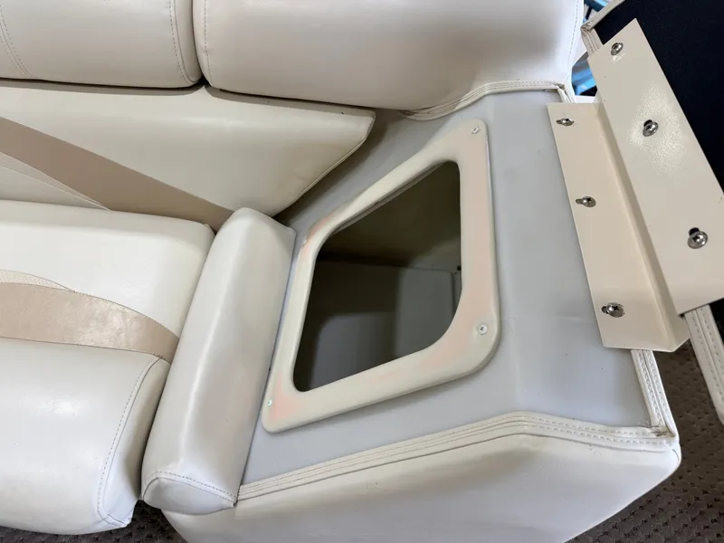 Slide: The Image of Starcraft 226 Elite & 50HP Mercury 4Stroke EFI 2004 - 33
