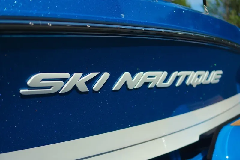 Slide: The Image of Nautique Ski Nautique 200 2025 - 22