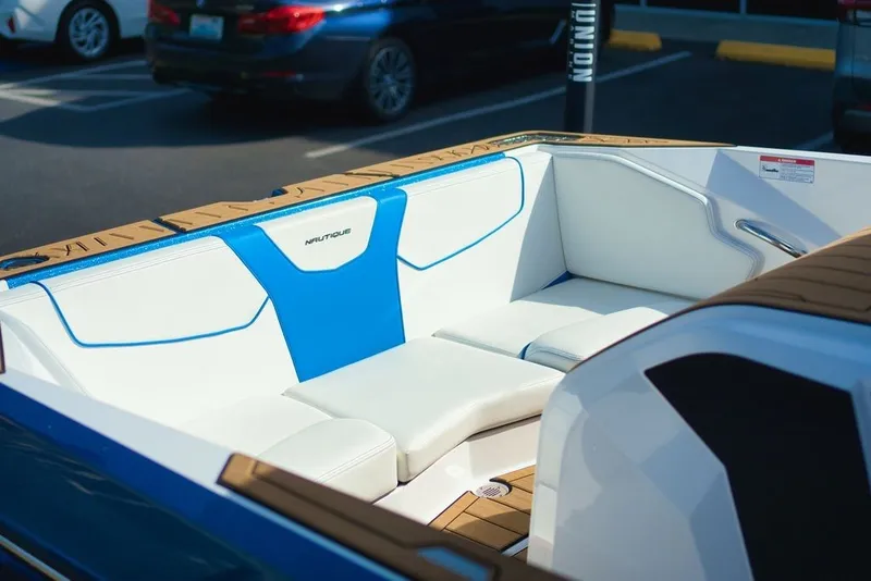Slide: The Image of Nautique Ski Nautique 200 2025 - 21