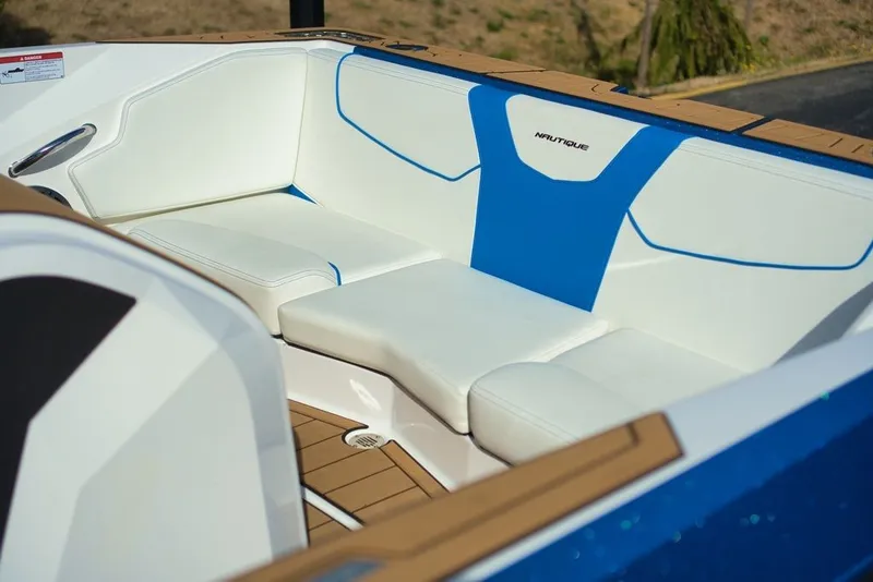 Slide: The Image of Nautique Ski Nautique 200 2025 - 18