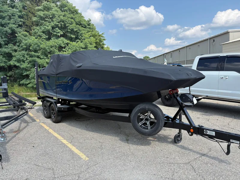 Slide: The Image of MasterCraft NXT22 2022 - 17