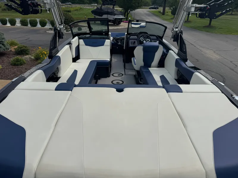 Slide: The Image of MasterCraft NXT22 2022 - 8
