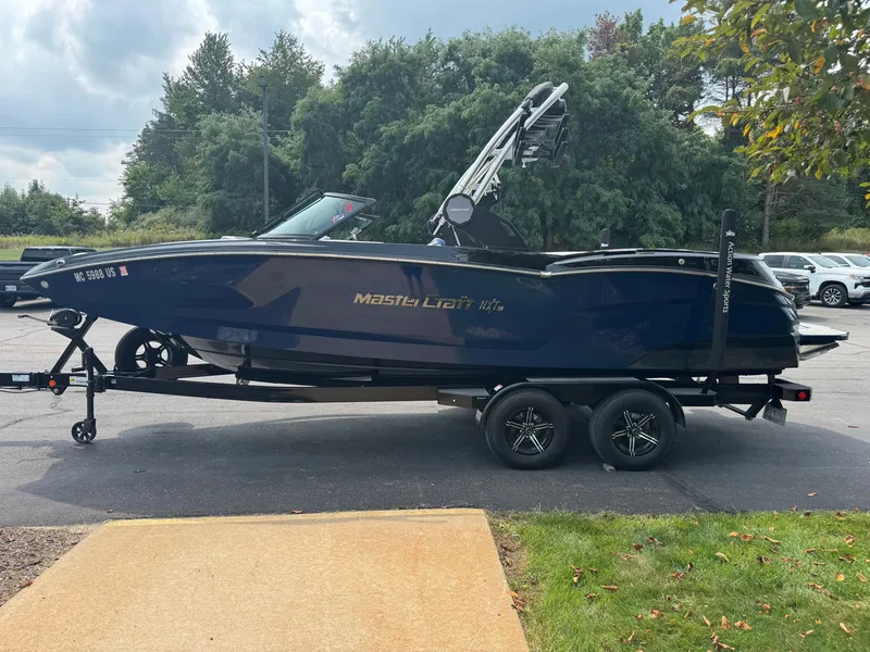 Slide: The Image of MasterCraft NXT22 2022 - 5