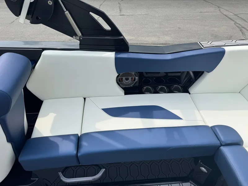Slide: The Image of MasterCraft NXT22 2022 - 10
