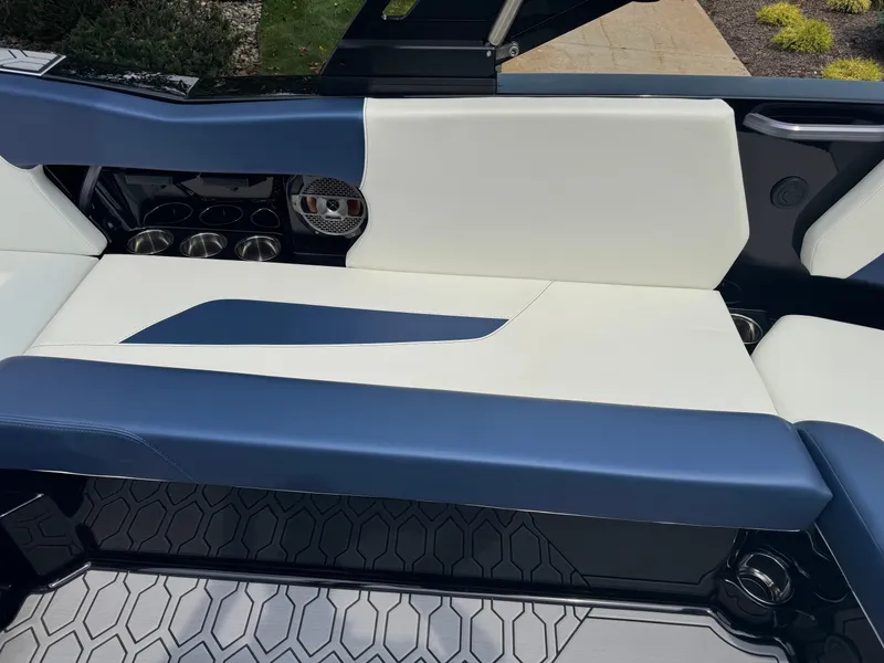Slide: The Image of MasterCraft NXT22 2022 - 14