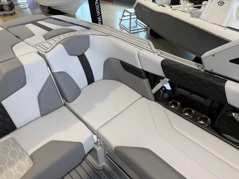 Slide: The Image of MasterCraft XT22 2026 - 18
