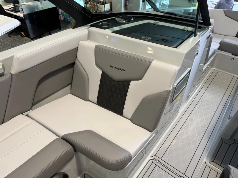 Slide: The Image of MasterCraft XT22 2026 - 16