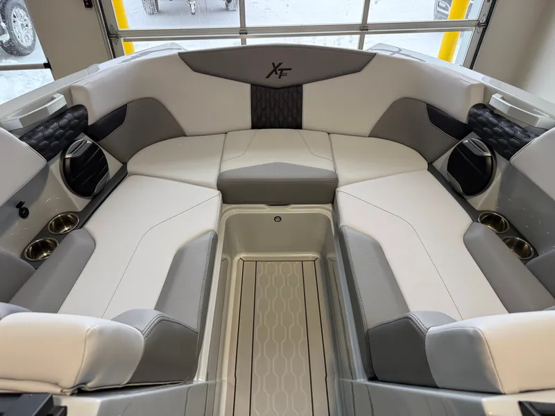 Slide: The Image of MasterCraft XT22 2026 - 21