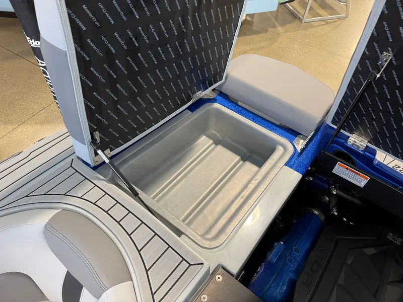 Slide: The Image of MasterCraft XT22 2026 - 22