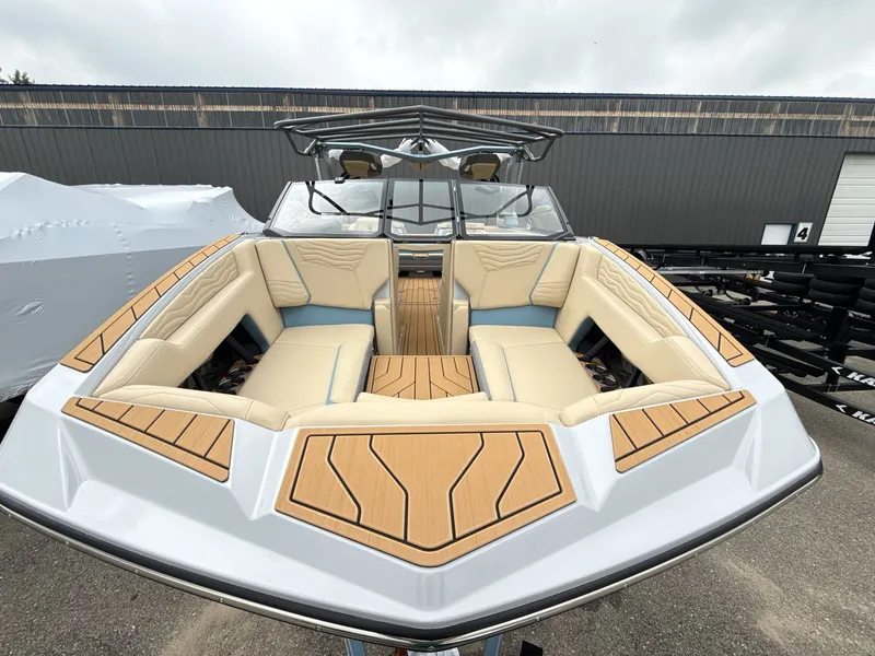 Slide: The Image of Nautique G25 2027 - 3