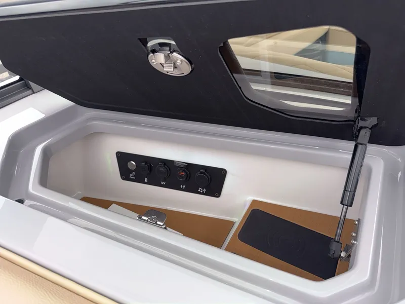 Slide: The Image of Nautique G25 2027 - 18
