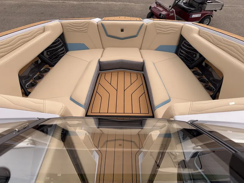 Slide: The Image of Nautique G25 2027 - 15