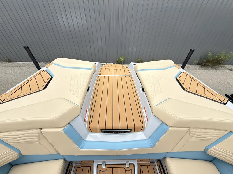Slide: The Image of Nautique G25 2027 - 10