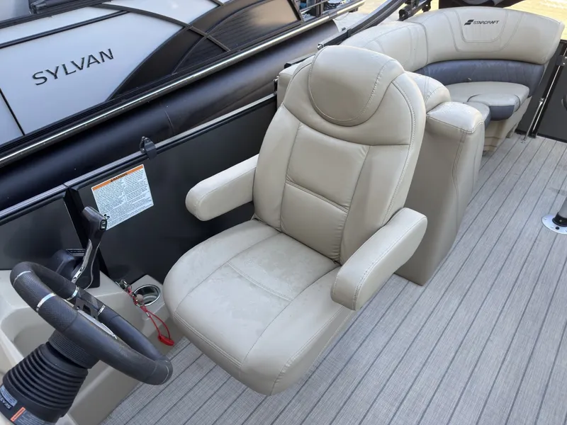 Slide: The Image of A luxurious captain's chair on a 2019 Starcraft SLS 3 pontoon boat with gray flooring. - 24