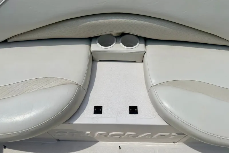 Slide: The Image of White leather seating with cup holders on a 2005 Starcraft 2100 IO RE Limited boat. - 41