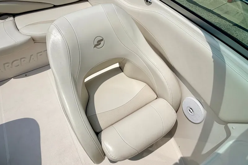 Slide: The Image of Cream leather seat in 2005 Starcraft 2100 IO RE Limited boat interior. - 52