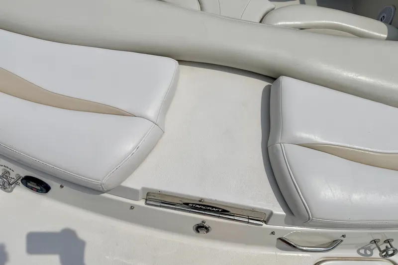 Slide: The Image of 2005 Starcraft 2100 IO RE Limited boat interior with white cushioned seating. - 29