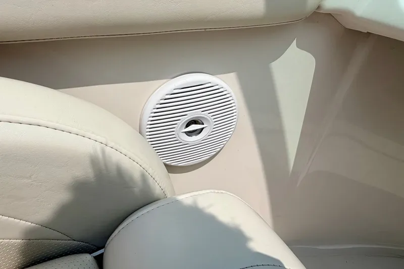 Slide: The Image of White speaker on a 2005 Starcraft 2100 IO RE Limited boat interior. - 71