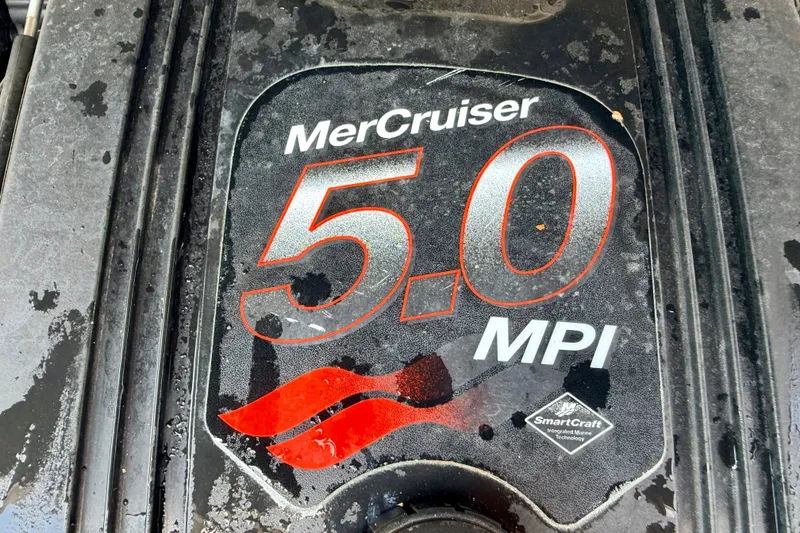 Slide: The Image of MerCruiser 5.0 MPI engine cover on a 2005 Starcraft 2100 IO RE Limited boat. - 36